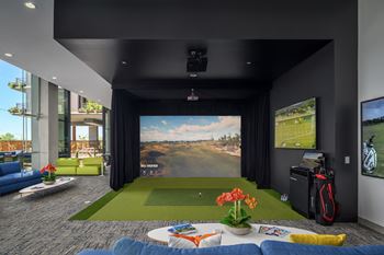 Indoor golf simulator